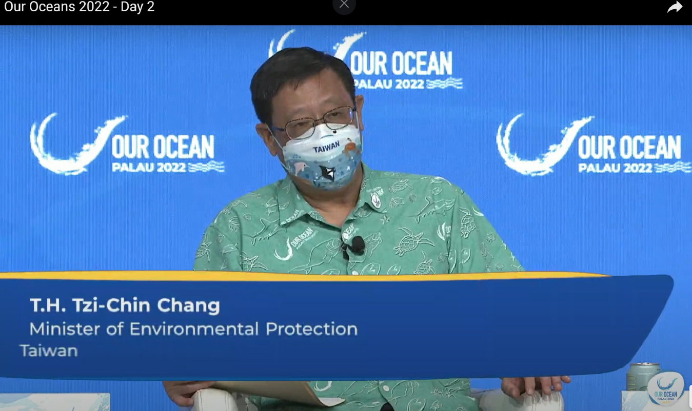 Minister Chang delivering a speech in the OOC session “Tackling Marine Pollution”