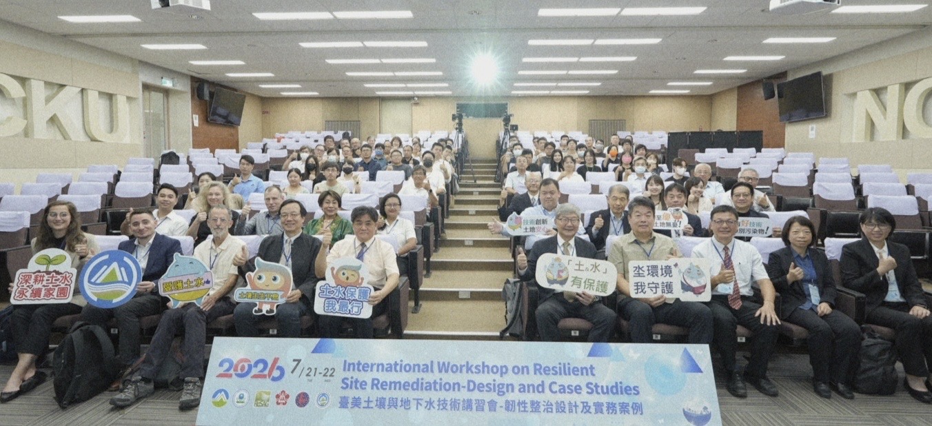 Figure 2: Deputy Minister Chih-Hsiu Shen _6th from left, front row_ with representatives from the USEPA and ReSAG member countries.