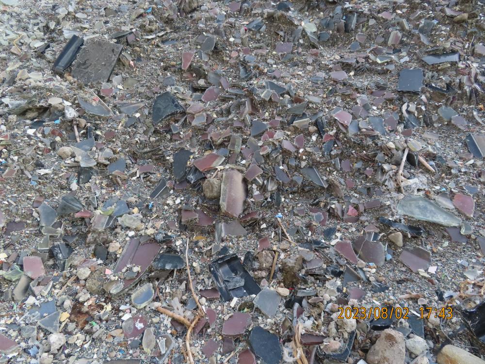Figure 4: A large quantity of hazardous waste glass illegally dumped in the Shuntian area, Yuanli Township, Miaoli County.