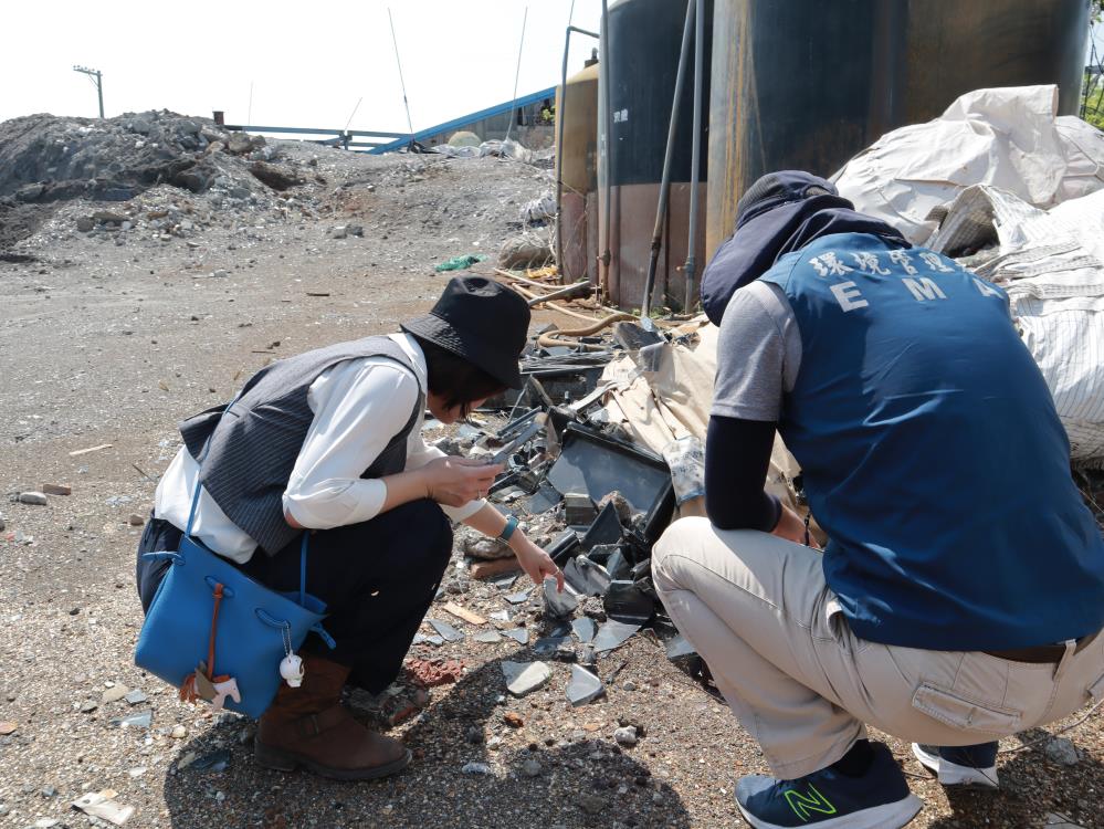 Figure 1: Prosecutors lead an on-site inspection of the illegal dumping site in Yuanli Township, Miaoli County.
