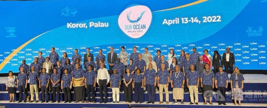 OOC group photo with Minister Chang (first row, second from right) and delegates from various nations. (Source: MOFA)